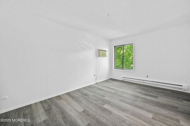 Building Photo - 120 Amberly Dr
