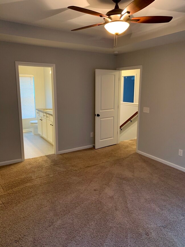 Master bedroom - 1545 Oldenburg Dr