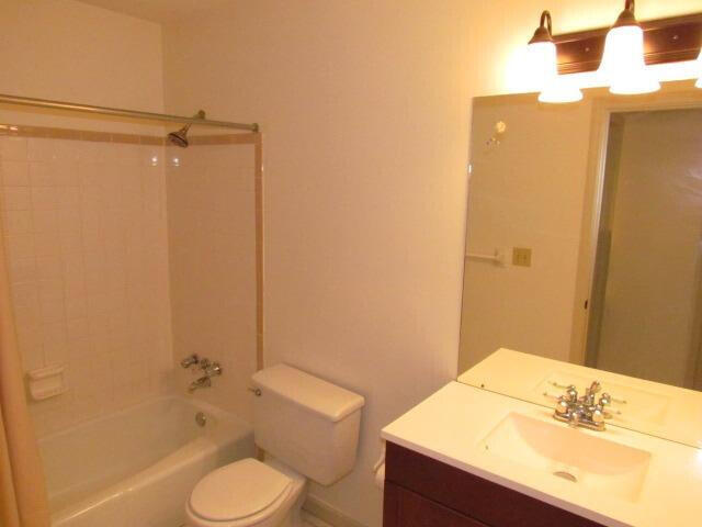 Building Photo - 3375 Moundview Ct