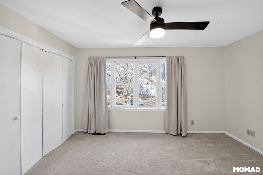 Building Photo - 533 Oak Run Dr