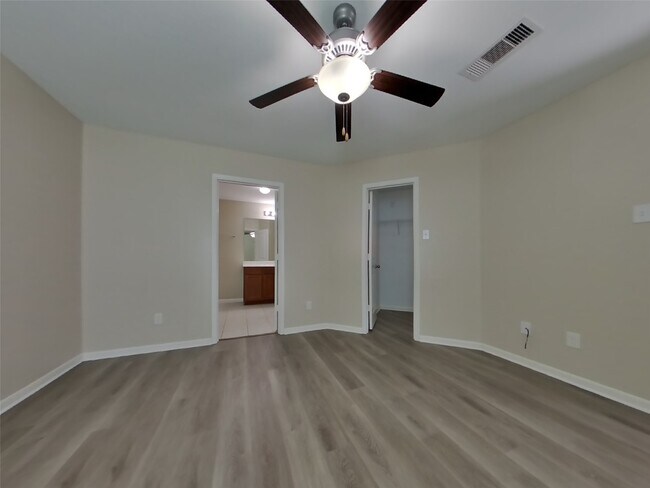 Building Photo - 332 Summer Horse Dr