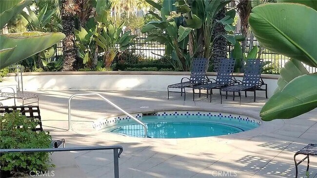 Building Photo - 908 N Acacia Ct