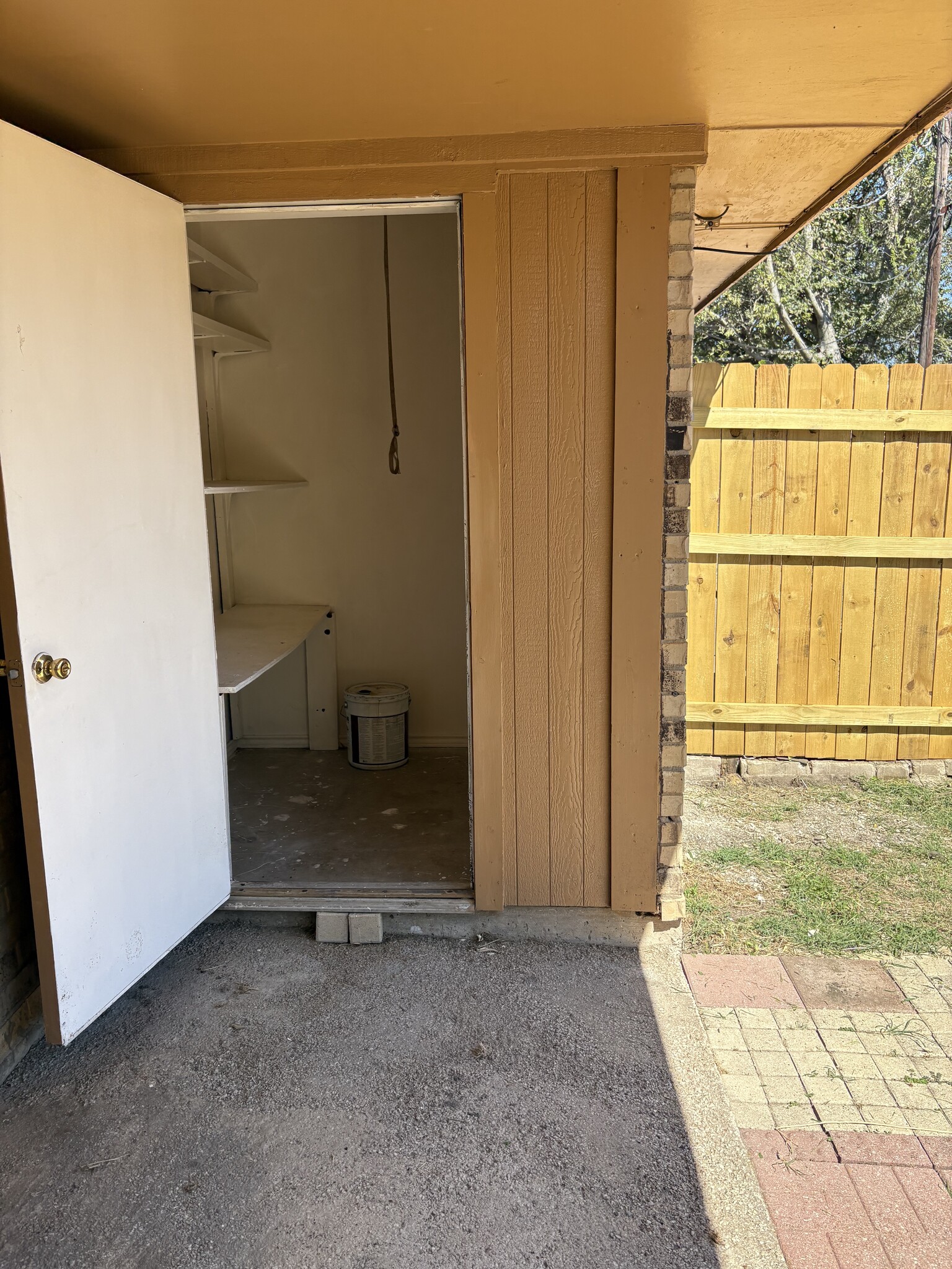 Backyard Storage - 716 Long Ct