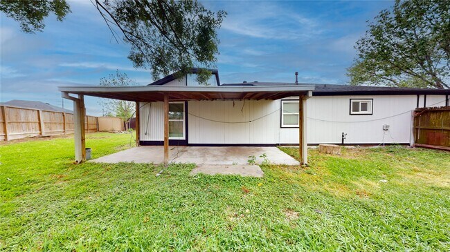 Building Photo - 7415 Alcomita Dr