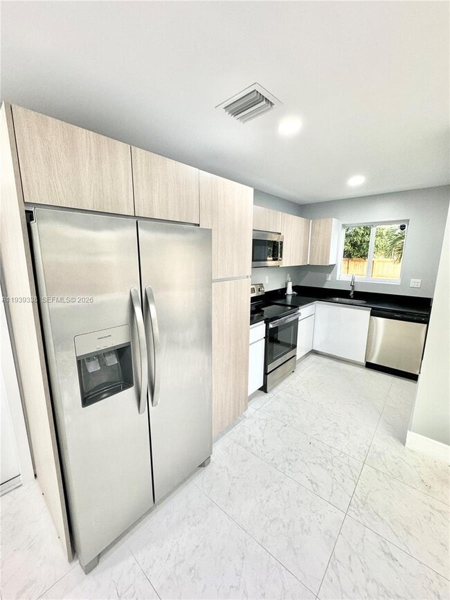 Building Photo - 928 NW 2nd St