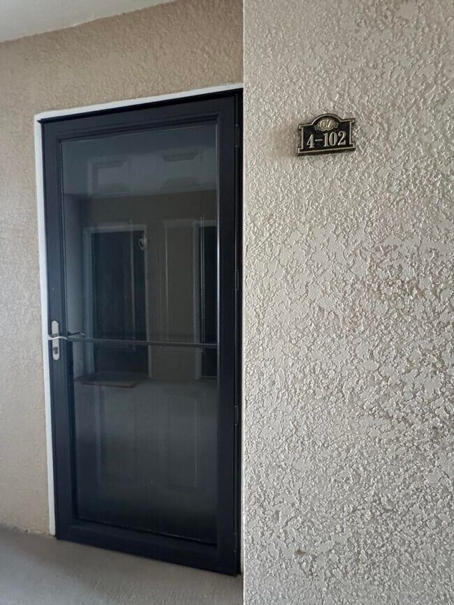 Building Photo - 3/2 Condo in Villaggio On The Lakes