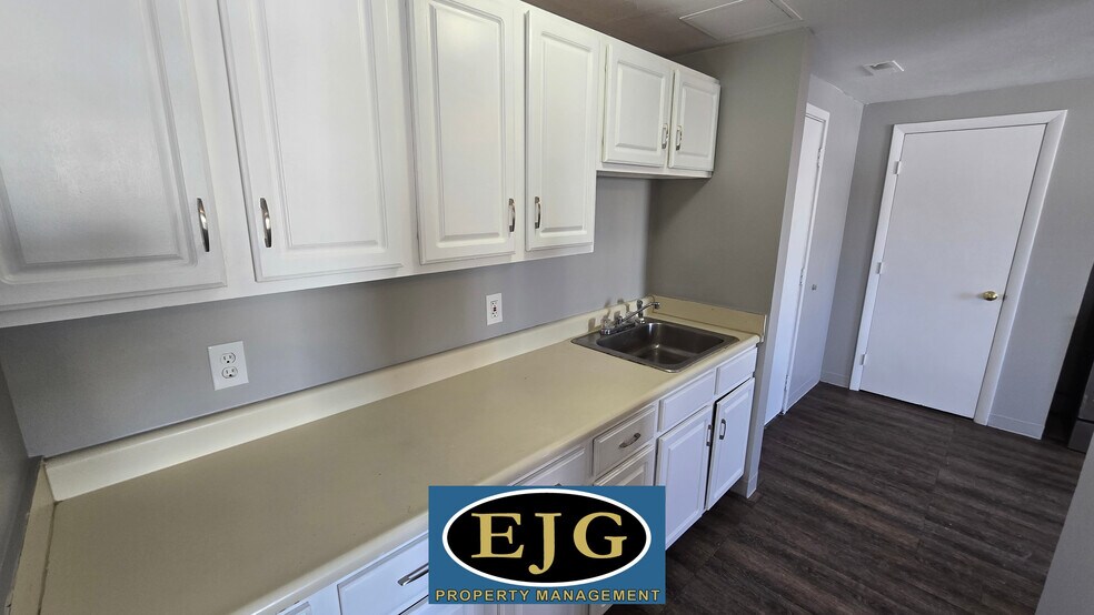 Building Photo - 26 Ledge St