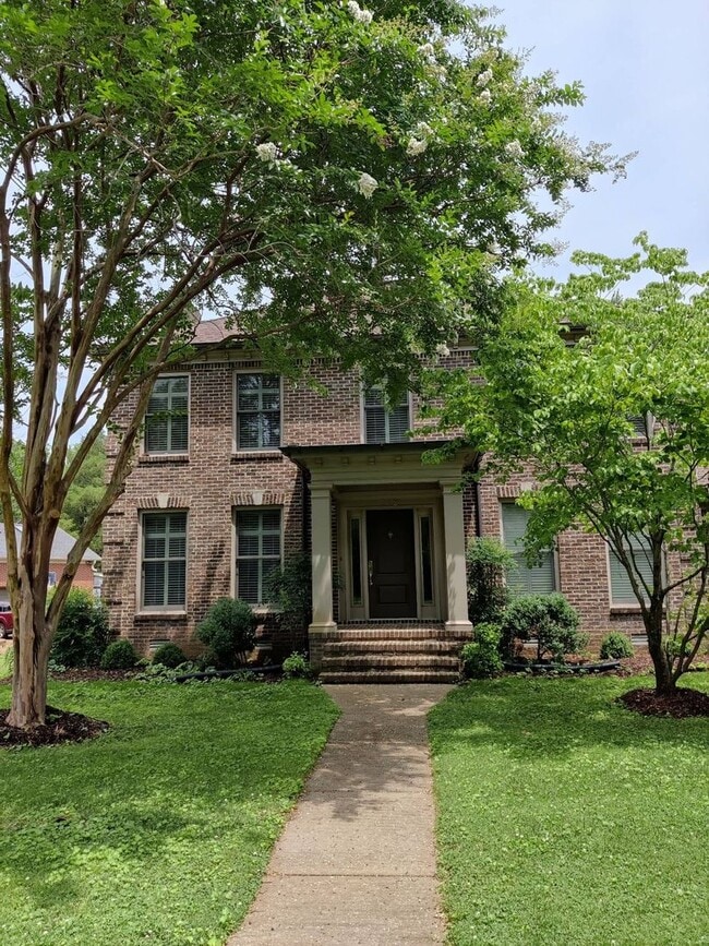 Building Photo - 4 BR 2/2 BA Large Fenced in Back Yard! Chef's Kitchen! Upstairs Bonus Room! 2 Car Garage