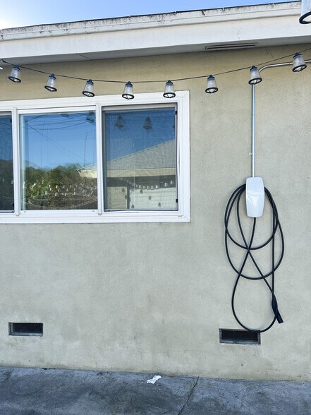 Building Photo - 10447 Cantara St