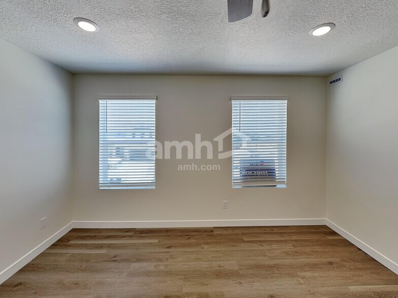 Building Photo - 8974 S John Annie Ln
