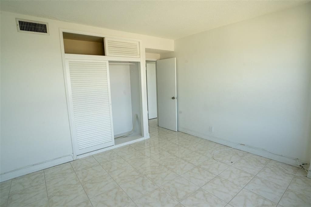 Building Photo - 3800 Galt Ocean Dr