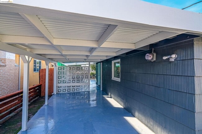 Building Photo - 24639 Leona Dr