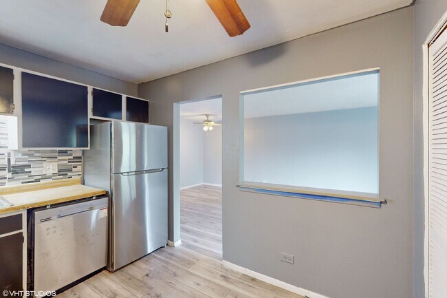 Building Photo - 2432 Waterbury Dr
