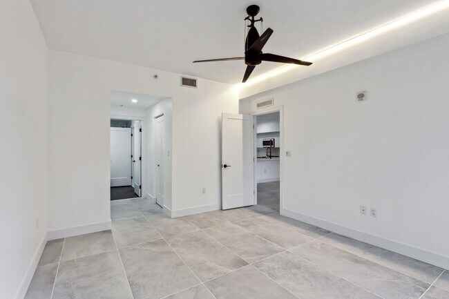 Building Photo - 250 NE 3rd Ave