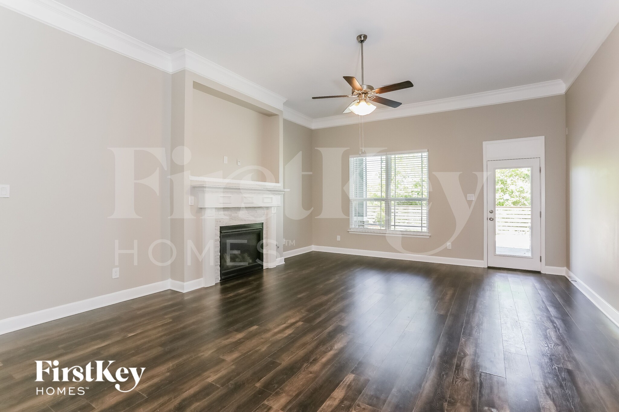 Building Photo - 9923 Oaklawn Dr