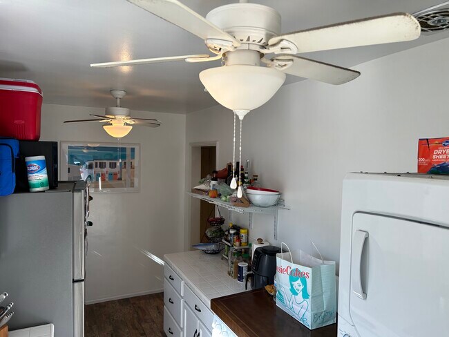 Building Photo - 638 Sheldon St