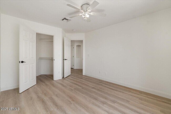 Building Photo - 1414 N Palmsprings Dr