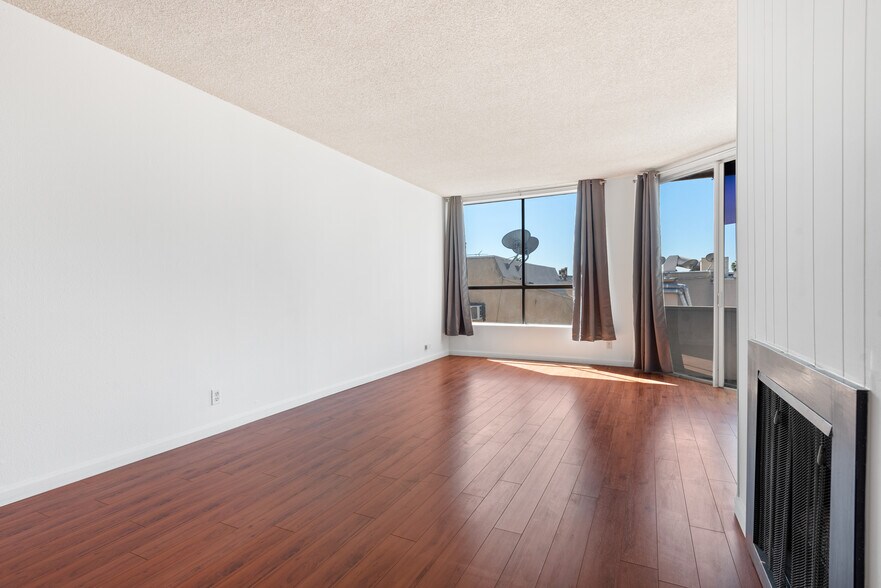Building Photo - 1745 Camino Palmero St