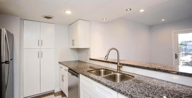 Building Photo - 12633 Memorial Dr