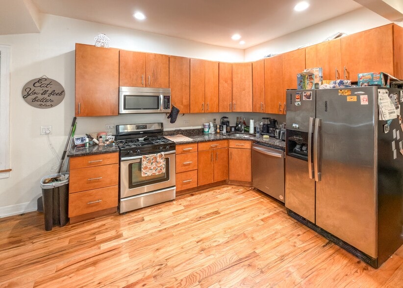 Building Photo - 2837 N Damen Ave