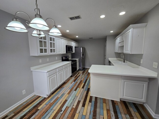 Building Photo - 817 Maricopa Dr