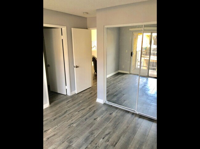 Building Photo - 2166 Chestnut Ave