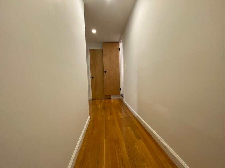 Building Photo - 90 Bynner St