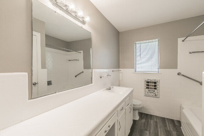 Building Photo - 7513 Maple Dr