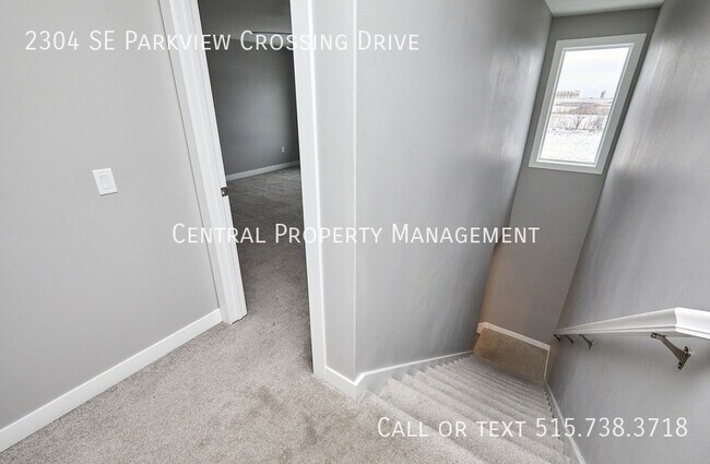 Building Photo - 2304 SE Parkview Crossing Dr