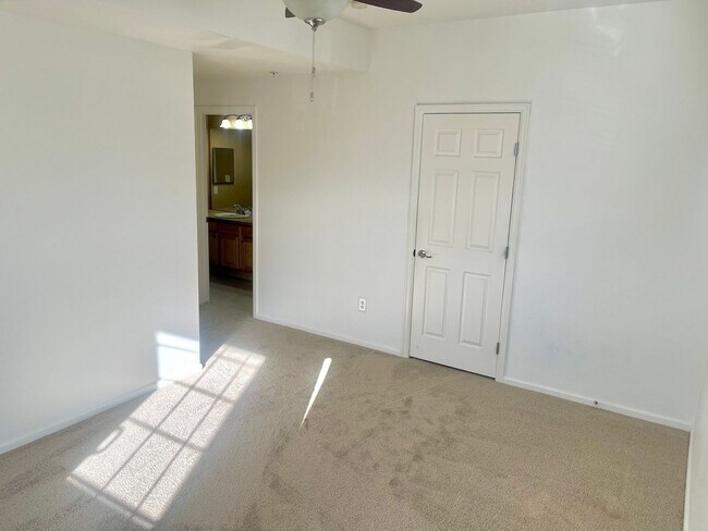 Building Photo - Charming 2BR Condo in Erie