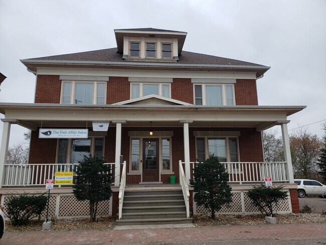 Building Photo - 415 Division St