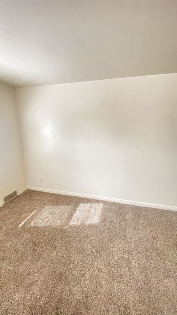 Building Photo - Duplex With Lots Of Room