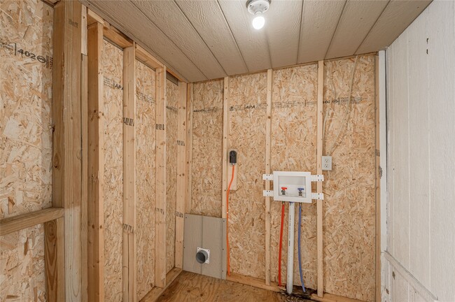 Building Photo - 128 Johnnie St