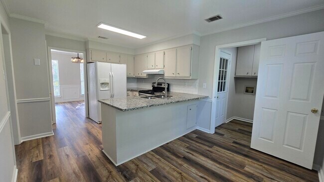 Building Photo - 123 Moss Creek Dr