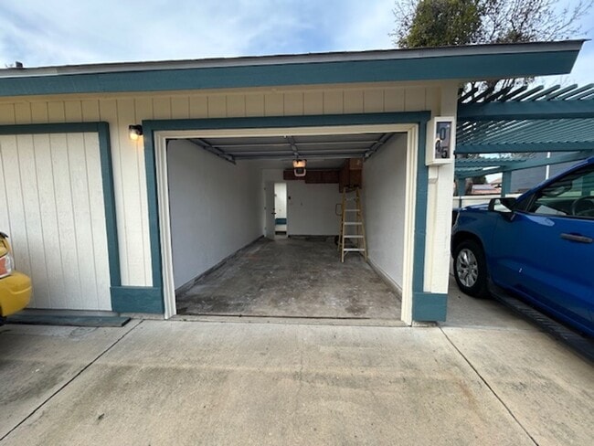 Building Photo - Beautiful Newly Remodeled 2 Bedroom 2 Bathroom Condo in SE Visalia!