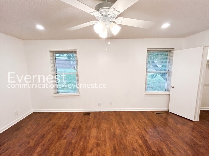 Building Photo - 5510 Country Dr