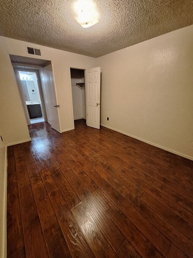 Building Photo - 1 bedroom, 1 bath