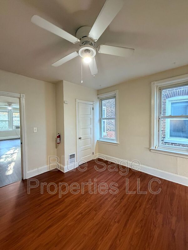 Building Photo - 758 Saville Ave