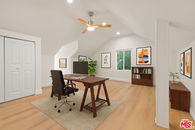 Building Photo - 500 Warner Ave