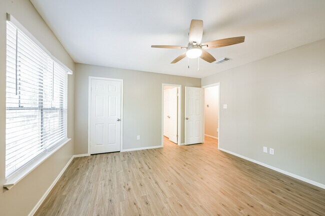 Building Photo - 2051 Oak Shores Dr