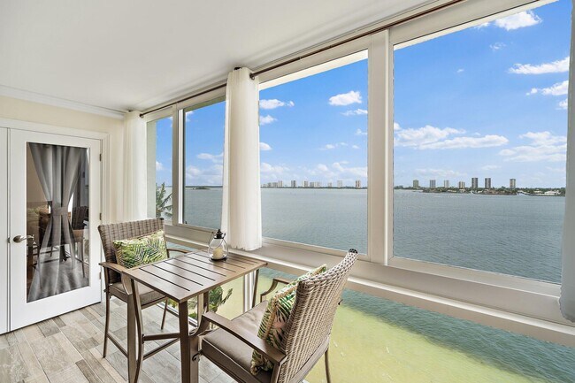 Building Photo - 301 Lake Shore Dr
