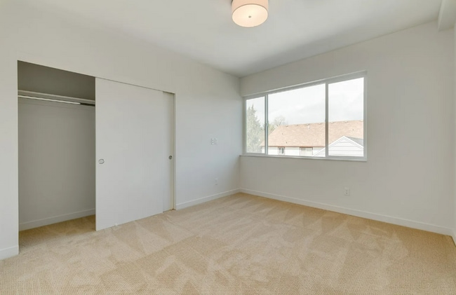 Building Photo - CRB2195
