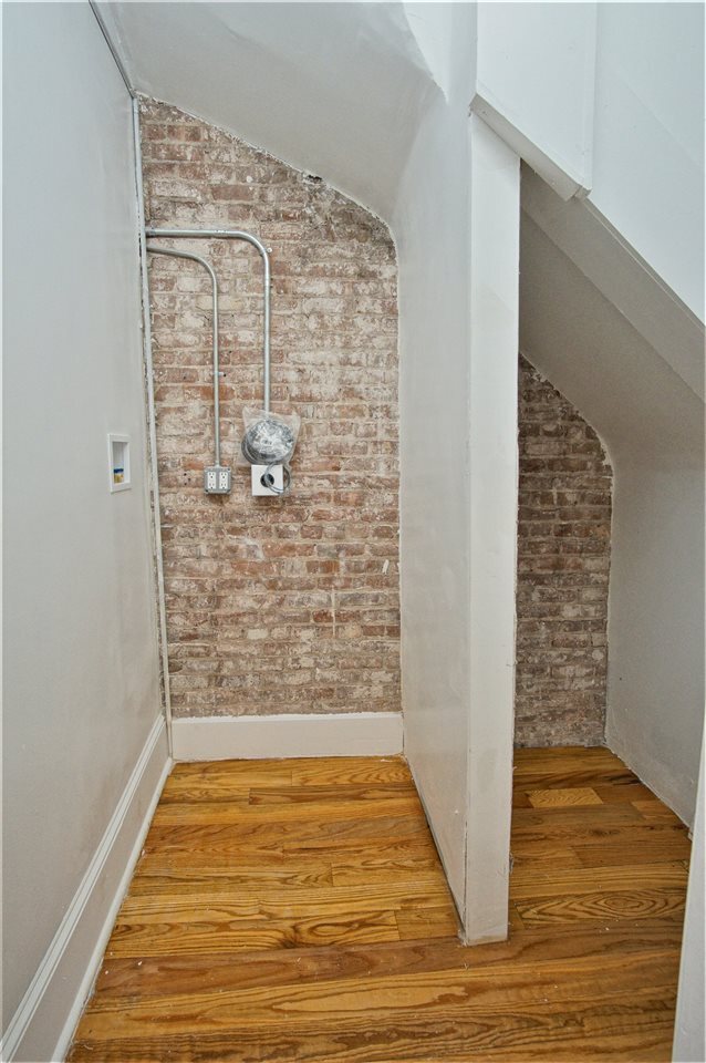 Building Photo - 356 Varick St