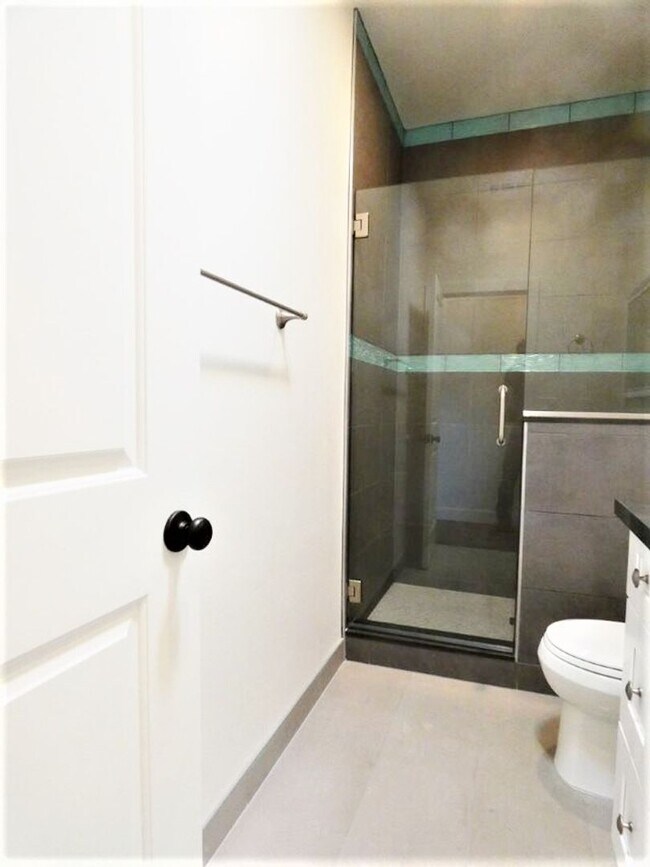 Building Photo - CY5385