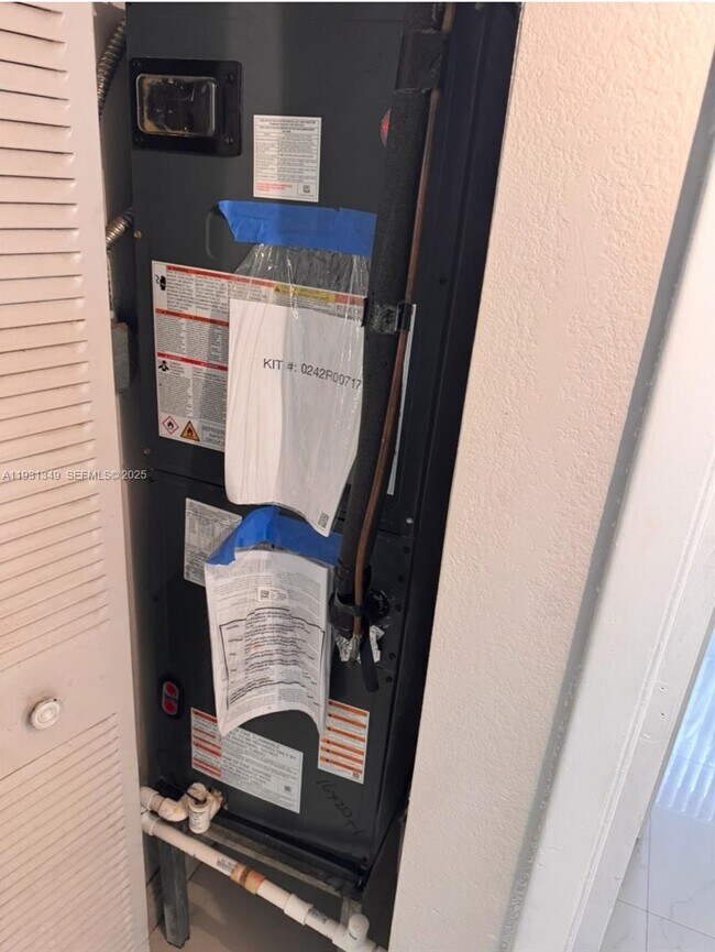 Building Photo - 2622 Riverside Dr