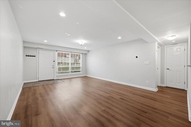 Building Photo - 1193 N Van Dorn St