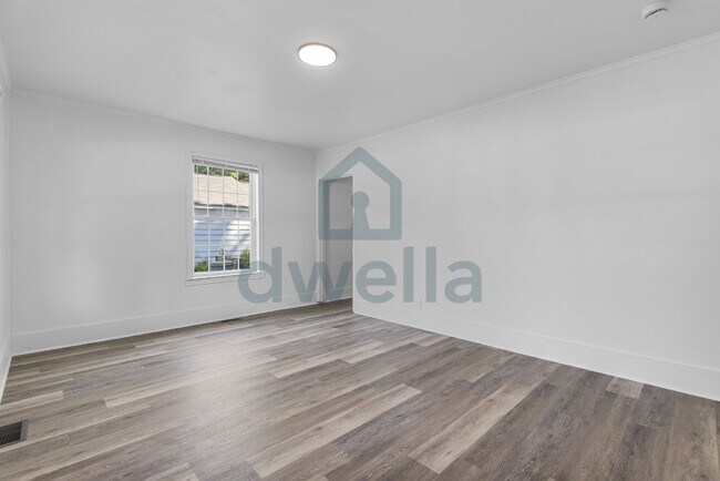 Building Photo - FULLY RENOVATED 3-Bedroom Rental Home on Woodlawn Ave.-UNMATCHED COMFORT, CONVENIENCE & VALUE!