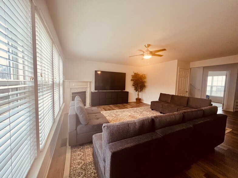 85" smart TV - 23 Webb Ct