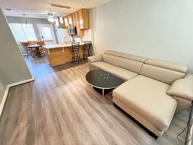 Building Photo - Great 2 Bdrm 1-1/2 Bath Condo at UNT in Denton, TX