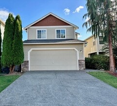 Building Photo - Roomy 4-Bedroom Home in Quiet Panther Lake Location